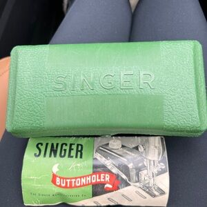 Vintage SINGER 1948 Buttonholer 160506 Sewing Green Box with original insert